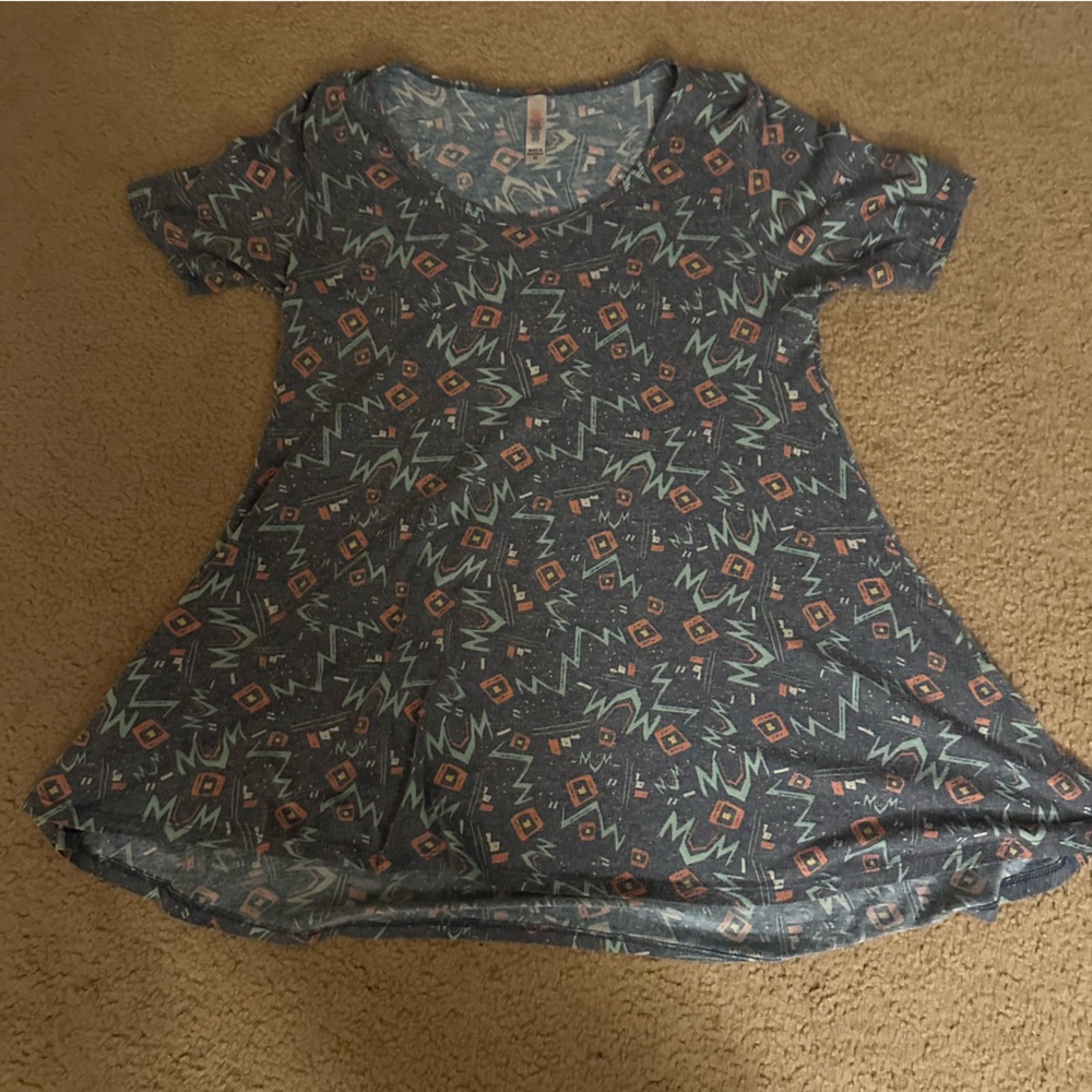 Geometric patterned Perfect T